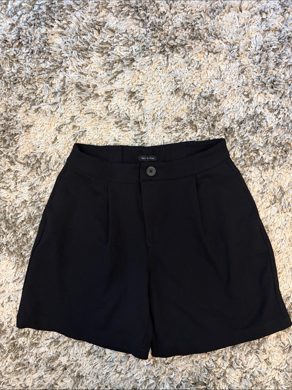 Violets & Roses Black High-Waist Tailored Women’s Shorts size 4/27